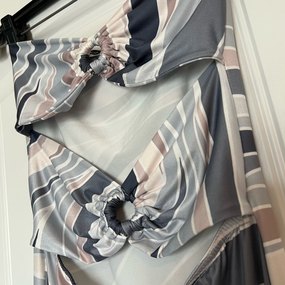 BooHoo Marble Print Bandeu Ring Detail Midaxi Dress - Picture 6 of 12